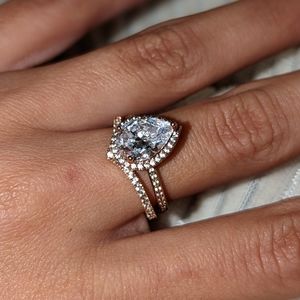 💍Pandora Sparkling Teardrop Halo Ring